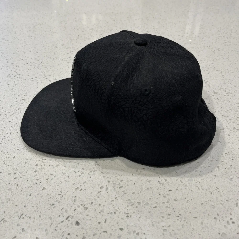 Air Jordan Youth Snapback Hat  Metal Jumpman Logo  Black